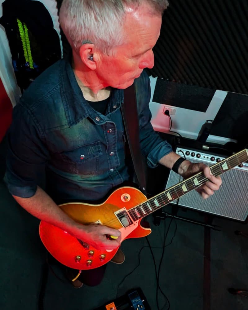 Rohan Clifford, guitar